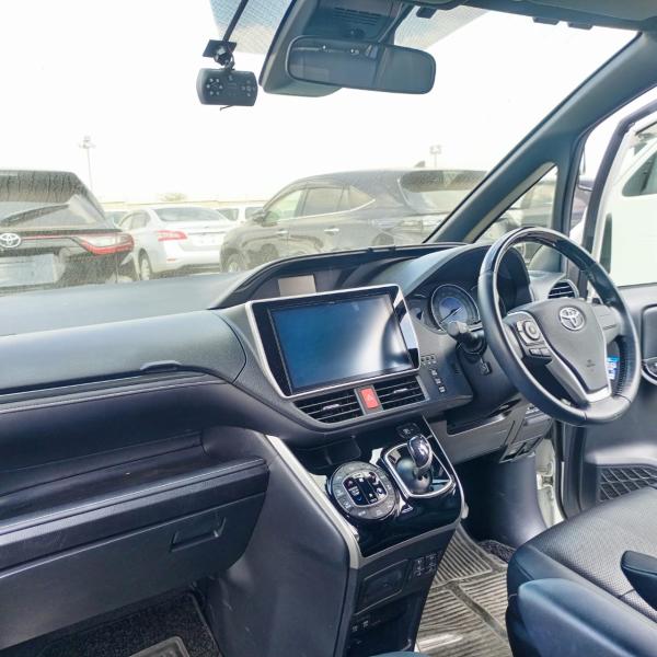 2017 Toyota Esquire (HYBRID)
