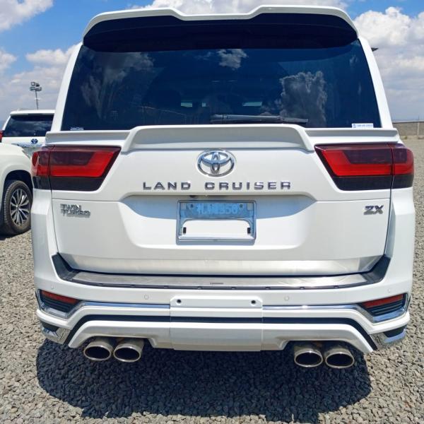 2022 Toyota Land Cruiser LC 300