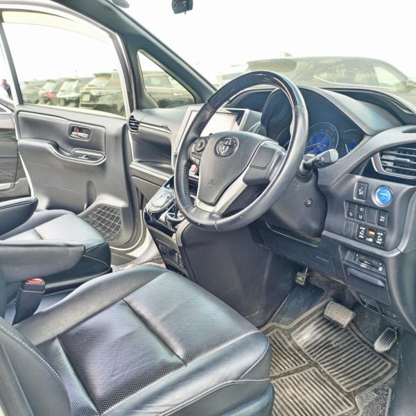 2017 Toyota Esquire (HYBRID)