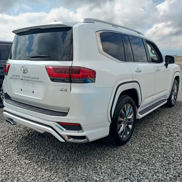 2021 Toyota Land Cruiser LC 300