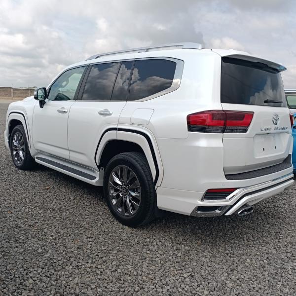 2021 Toyota Land Cruiser LC 300