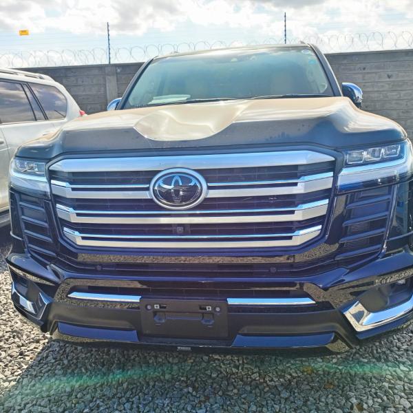 2022 Toyota Land Cruiser LC 300