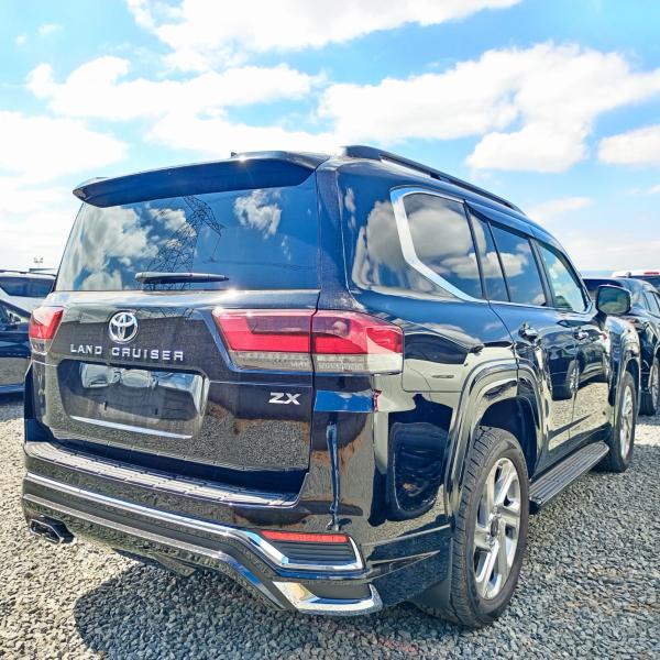 2022 Toyota Land Cruiser LC 300