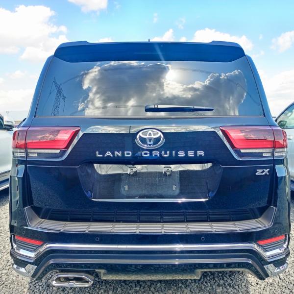 2022 Toyota Land Cruiser LC 300