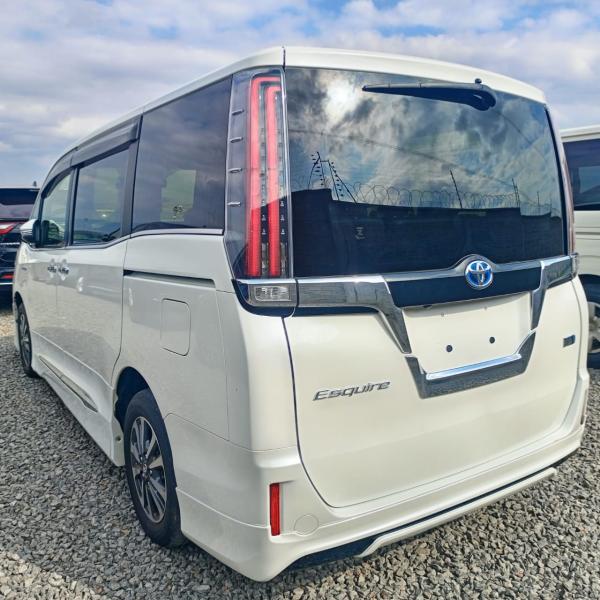 2017 Toyota Esquire (HYBRID)