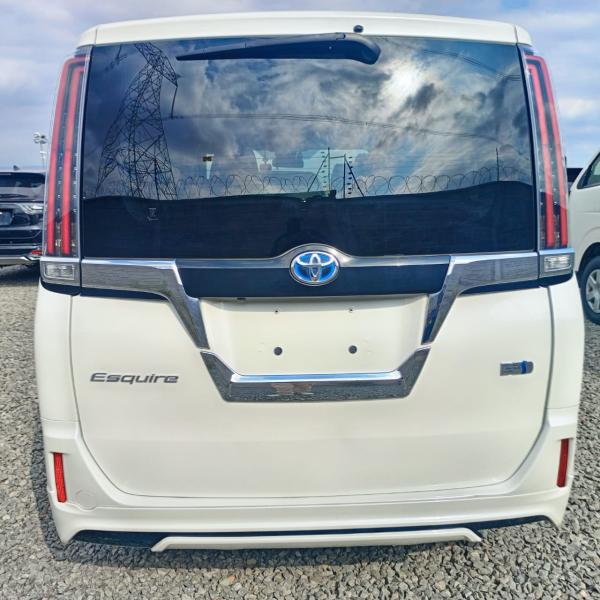 2017 Toyota Esquire (HYBRID)